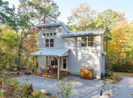 Luxury Mountain Home - by Ridgecrest and Asheville!, cottage in Black Mountain