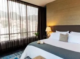 8010 Urban Living- Luxury Home Experience