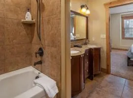 3 bedroom Condo 629 Valley Centre Drive Unit 3