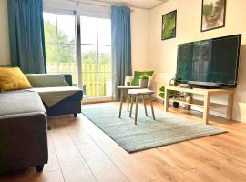 Wellness bungalow with jacuzzi &sauna&private garden near Amsterdam, hotel in Vijfhuizen