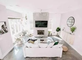 Modern Luxury with Rooftop Deck, 3 mi to Downtown