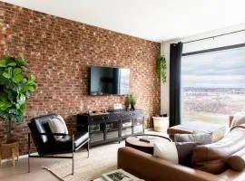 Stunning River View Condo Walk to Downtown Rooftop Patio