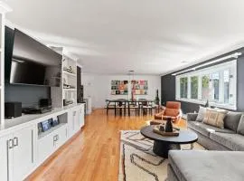 WALK to the Beach and FirePit, Bikes - Modern House