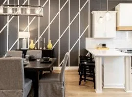 STAR Retreat Townhome - 7 Beds 3 miles to Downtown