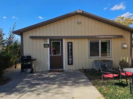 Peaceful, Private and Airy on a 5 acre farm, Villa in Grand Junction