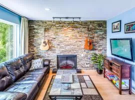 Riverfront View near Downtown, Walk to Restaurants