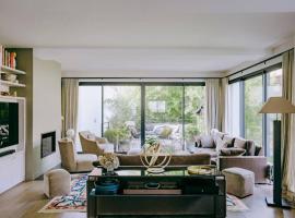 Luxury house for 8 - 3 terraces - By Askmefrance, villa à Boulogne-Billancourt
