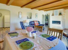 2 Mi to Dtwn Prescott Gem with Patio and Views!, hotel mesra haiwan peliharaan di Prescott