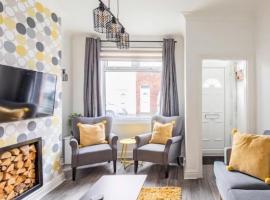 Charming Terraced House in Central Hoylake, hotel with parking in Hoylake