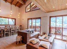 Appartement duplex rénové avec cheminée, terrasse et parking - 4 chambres - FR-1-754-19, hotel in Morzine
