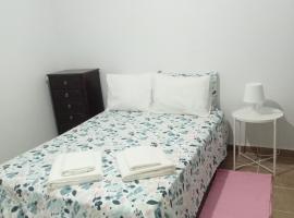 Quarto duplo, hotel with parking in Gradil