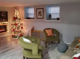 Lovely 2 bedroom Apartment with 2 Entrance and Parking