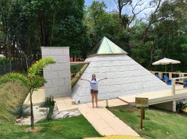 Pirâmide Quéops, Vila Mágica, lodge i Bueno Brandão