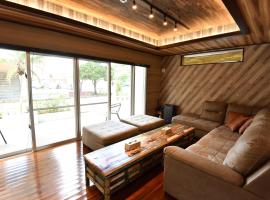 Seven Residence music - 50 m to the beach、名護市のホテル