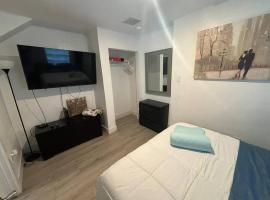Quiet & Centrally located House - PRIVATE PARKING, LAUNDRY AND STORAGE FOR LUGGAGE, vilă din Miami