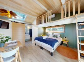 LA PLANETTE, hotel with pools in Aussonne