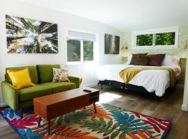 Private Studio - King Bed - Wifi, hotel em Arvada