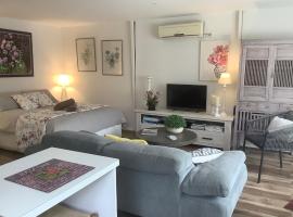 Petite Provence Cottage, hotell i Blairgowrie