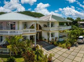 340 Degrees Mountain View Apartments, hotel di Anse a La Mouche