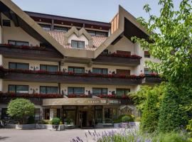 Hotel Vier Jahreszeiten, hotelli kohteessa Silandro