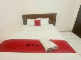 RedDoorz near Universitas PGRI Kanjuruhan, hotel v destinaci Gadang