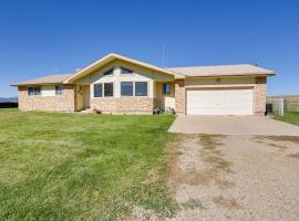 Cortez Retreat with Office and Stunning Mtn Views, vila v destinaci Cortez