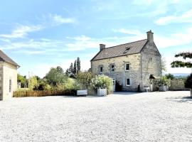 Superbe gîte pour 15 personnes, hotel sa parkingom u gradu Le Ménil-Brout