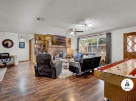 Uhost AI - 4BR Pet-Friendly Retreat w Firepit, hotel v destinaci Eustis