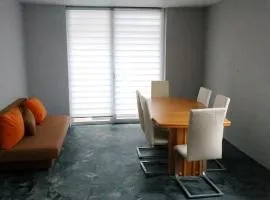 ⌂ Privathaus