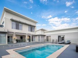 Hildeton Pool House, vacation home in Shepparton