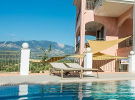 Villa Eleftheria, Lakithra - Spacious luxury villa with pool and stunning views, hotel in Lakithra