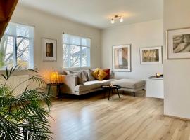 Cozy Central Hafnarfjörður - Reykjavík zone, vila v destinaci Hafnarfjördur
