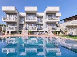 Superior family apartment w/pool dining area, beach hotel in Stavromenos