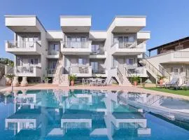 Superior family apartment w/pool dining area