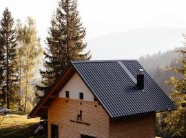 Alpine Cottage Golica, cabaña o casa de campo en Jesenice
