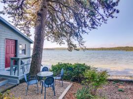 Quiet Plymouth Cottage on Great South Pond!, semesterhus i Plymouth