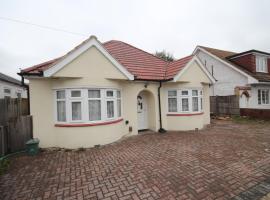 Deane House, vacation home in Ruislip