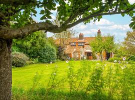 Annie's Cottage - Big Skies Holiday Cottages, готель з парковкою у місті Sharrington