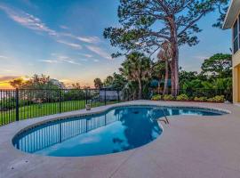 Tropical Riverfront Paradise - Gorgeous Sunset Views, holiday home in Merritt Island