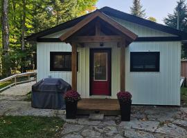 Bearfoot Bungalow, hotel in Sauble Beach
