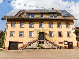 Haus Zum Sternen: Vöhrenbach, Sägenhof Ski Lift yakınında bir otel