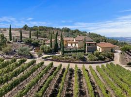 Tuscan Villa w/Vineyard Views!, kjæledyrvennlig hotell i Murrieta