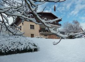 Studio Bellevue appart indépendant rénové 2024 piscine parking proche centre Annecy, hôtel 3 étoiles à Poisy