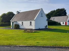 Traditional Cosy Cottage, hotel em Louisburgh