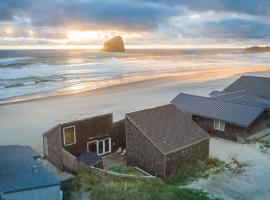 Ocean Front...Sand in your toes getaway!!, Hotel in Pacific City