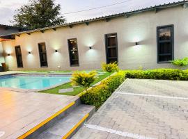 Signature Boutique Guesthouse, bed and breakfast en Maun