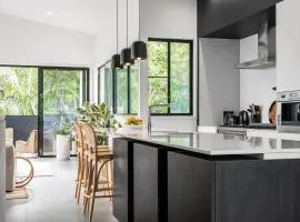 Melaleuca - luxury 4BR retreat with pool
