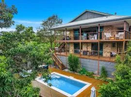 Mulivista - spacious home with ocean views & pool