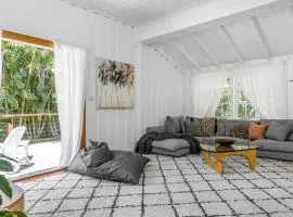 San Juan Surfers Cottage - prime Byron location