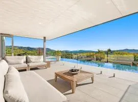 The Springs - architect-designed home with pool